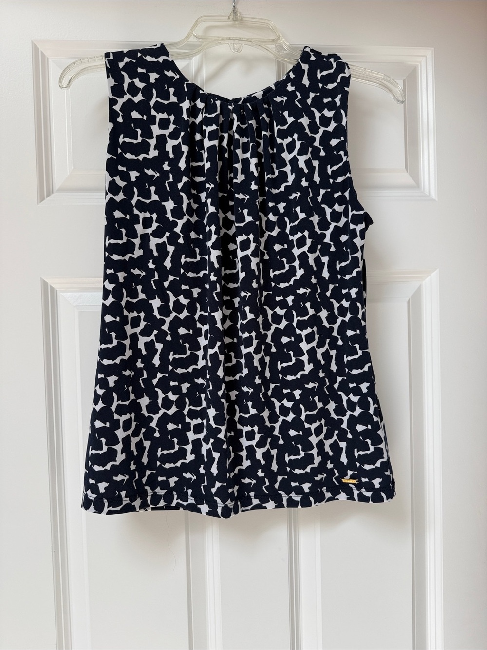 CALVIN KLEIN Navy and white sleeveless blouse size M